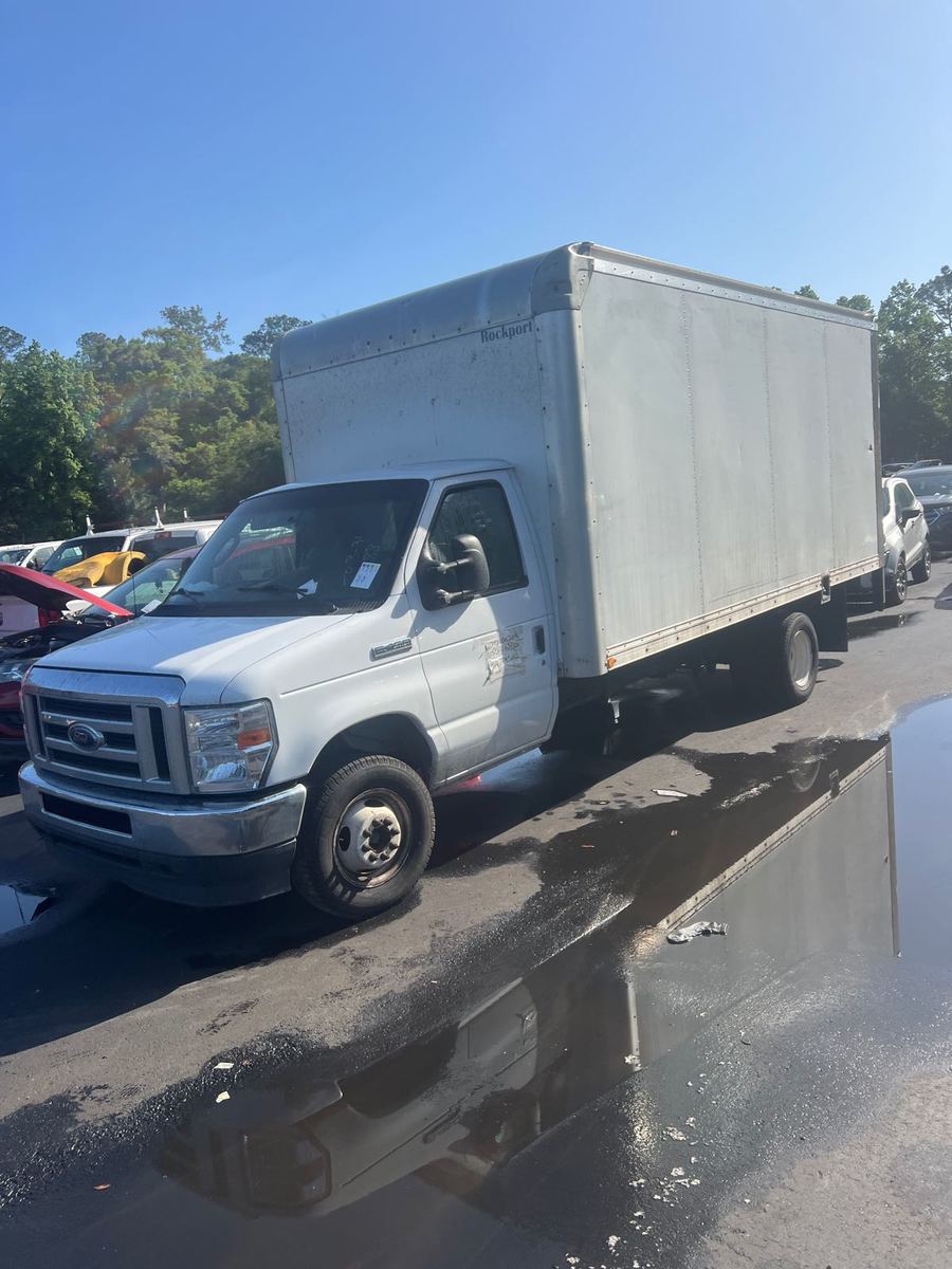 2021 Ford E-Series DRW E-450 Super Duty 158 in WB's photo