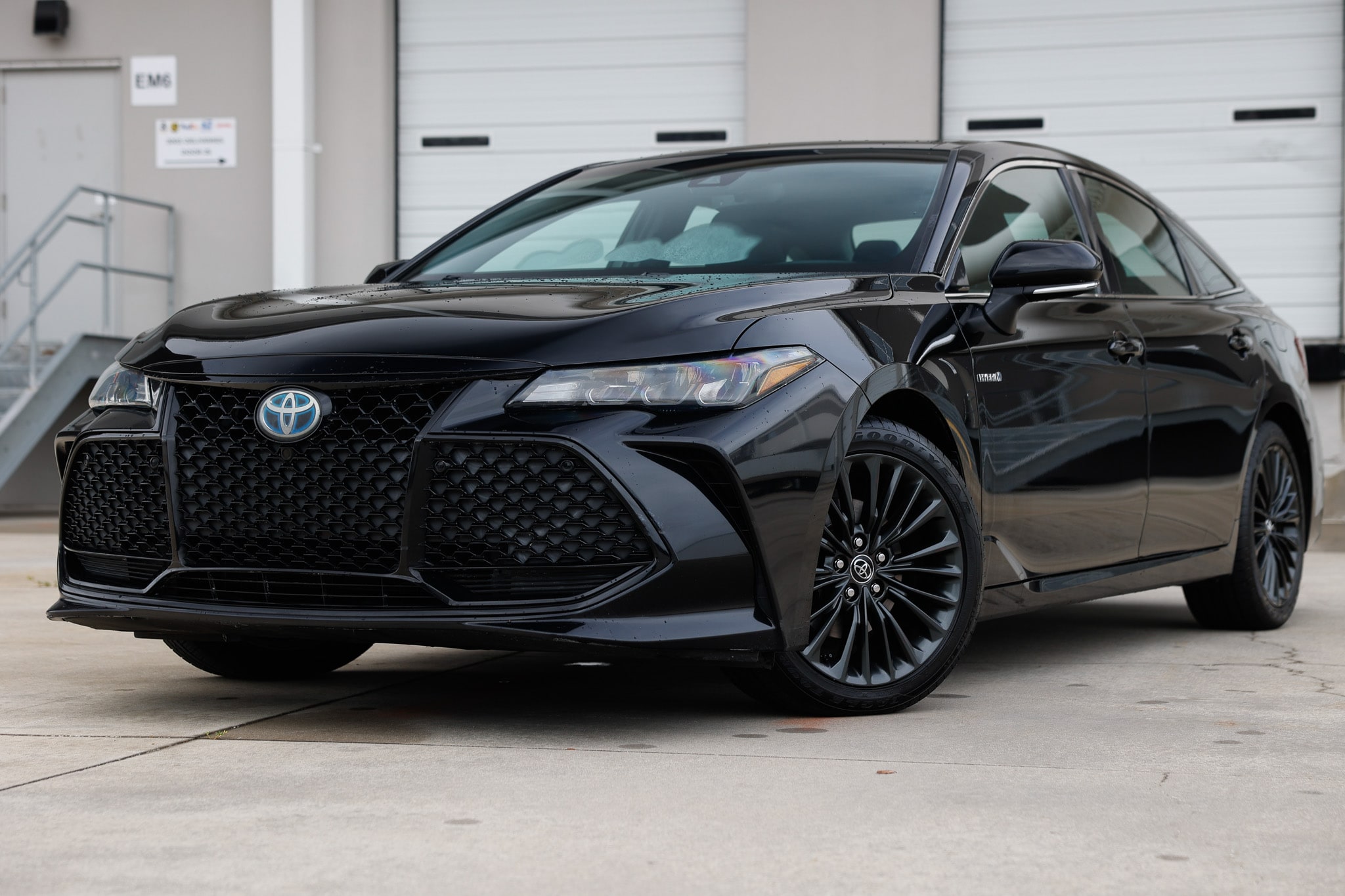 Black 2020 Toyota Avalon Hybrid Sedan Front-Wheel Drive Automatic