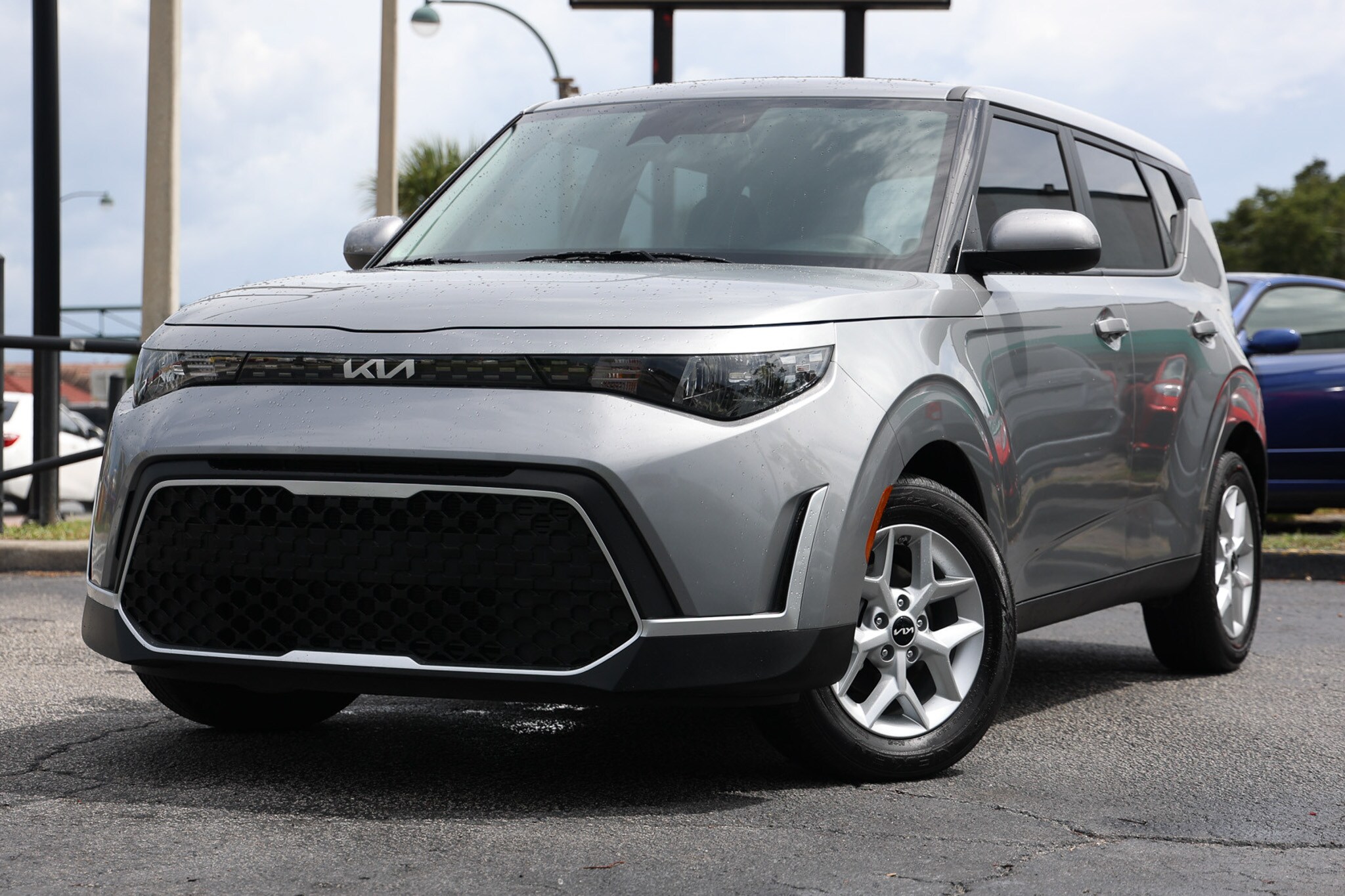 Gray 2025 Kia Soul SUV / Crossover Front-Wheel Drive Continuously Variable Transmission