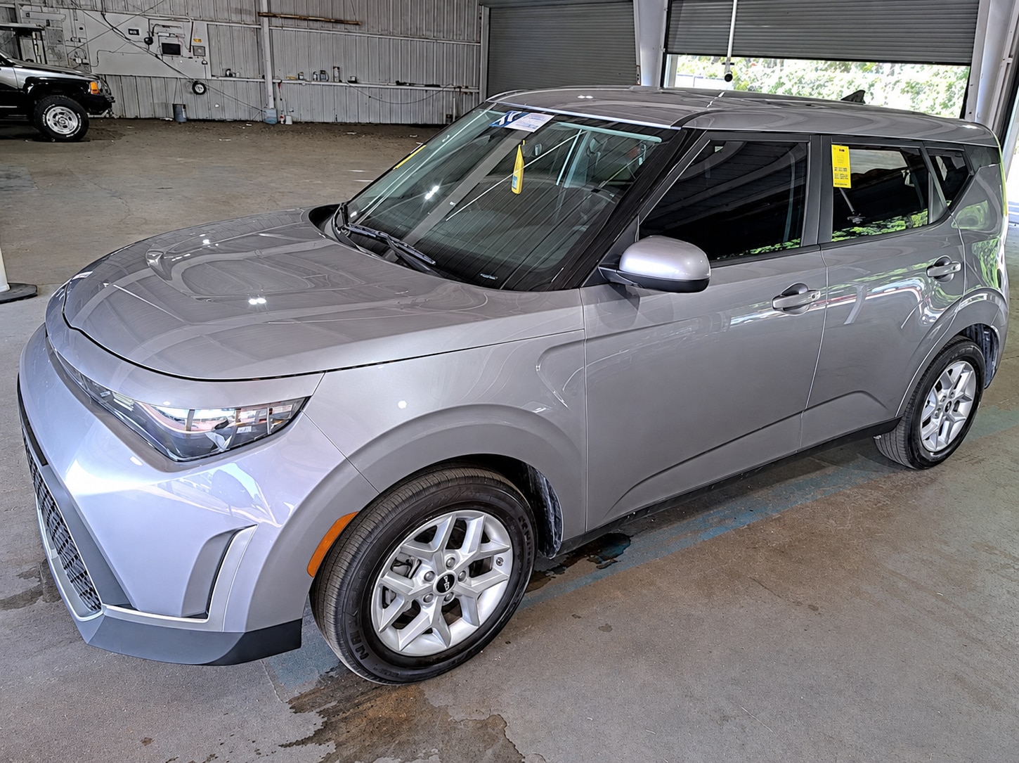 Gray 2025 Kia Soul SUV / Crossover Front-Wheel Drive Continuously Variable Transmission