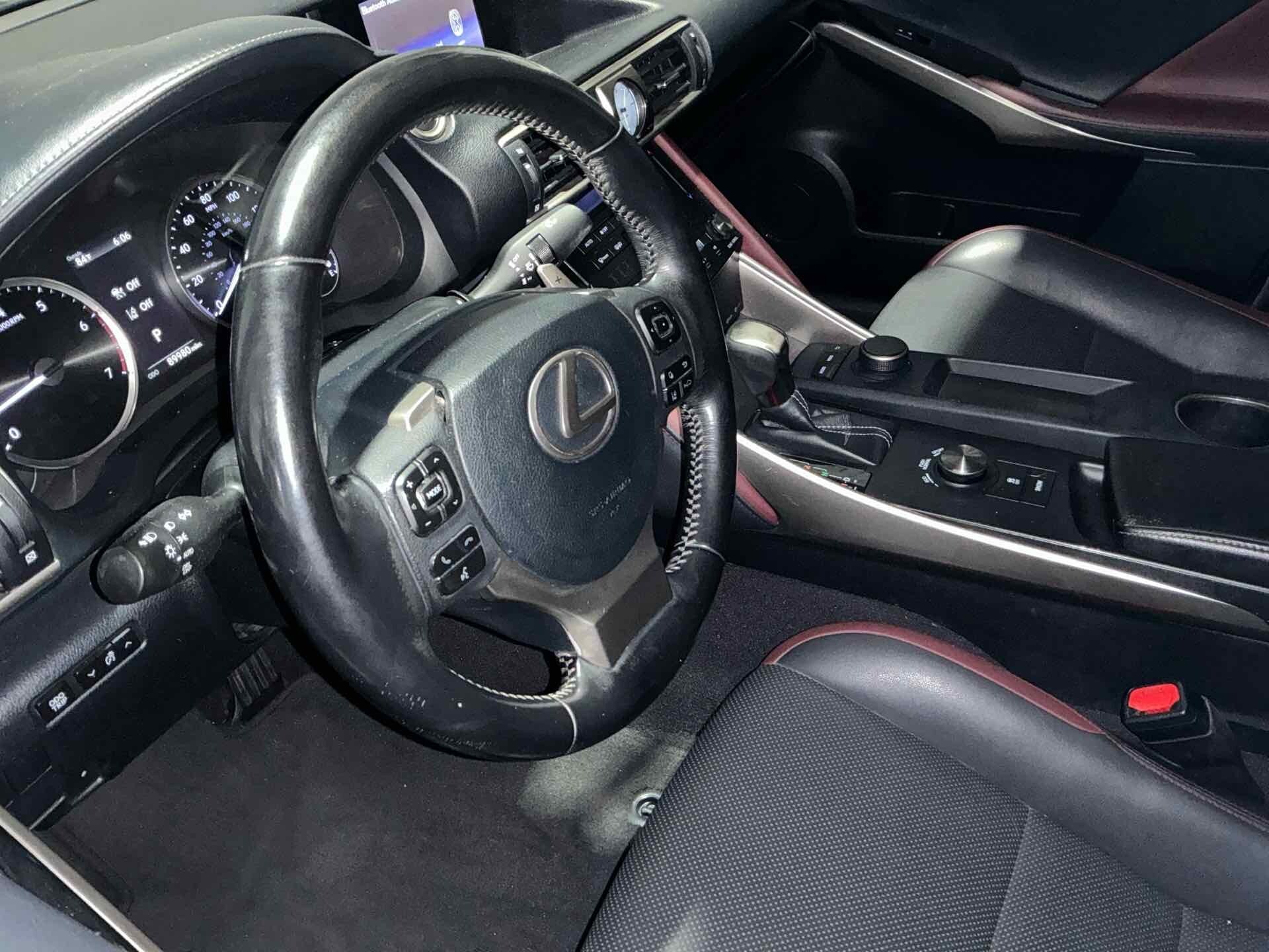 2017 Lexus IS 200t photo 2