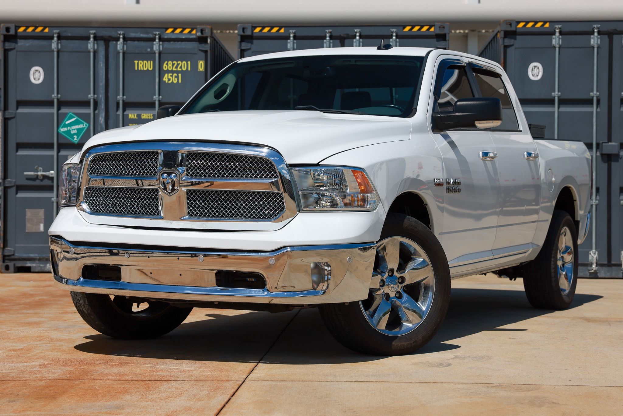 2018 RAM 1500 Big Horn 4x4 Crew Cab 5'7's photo
