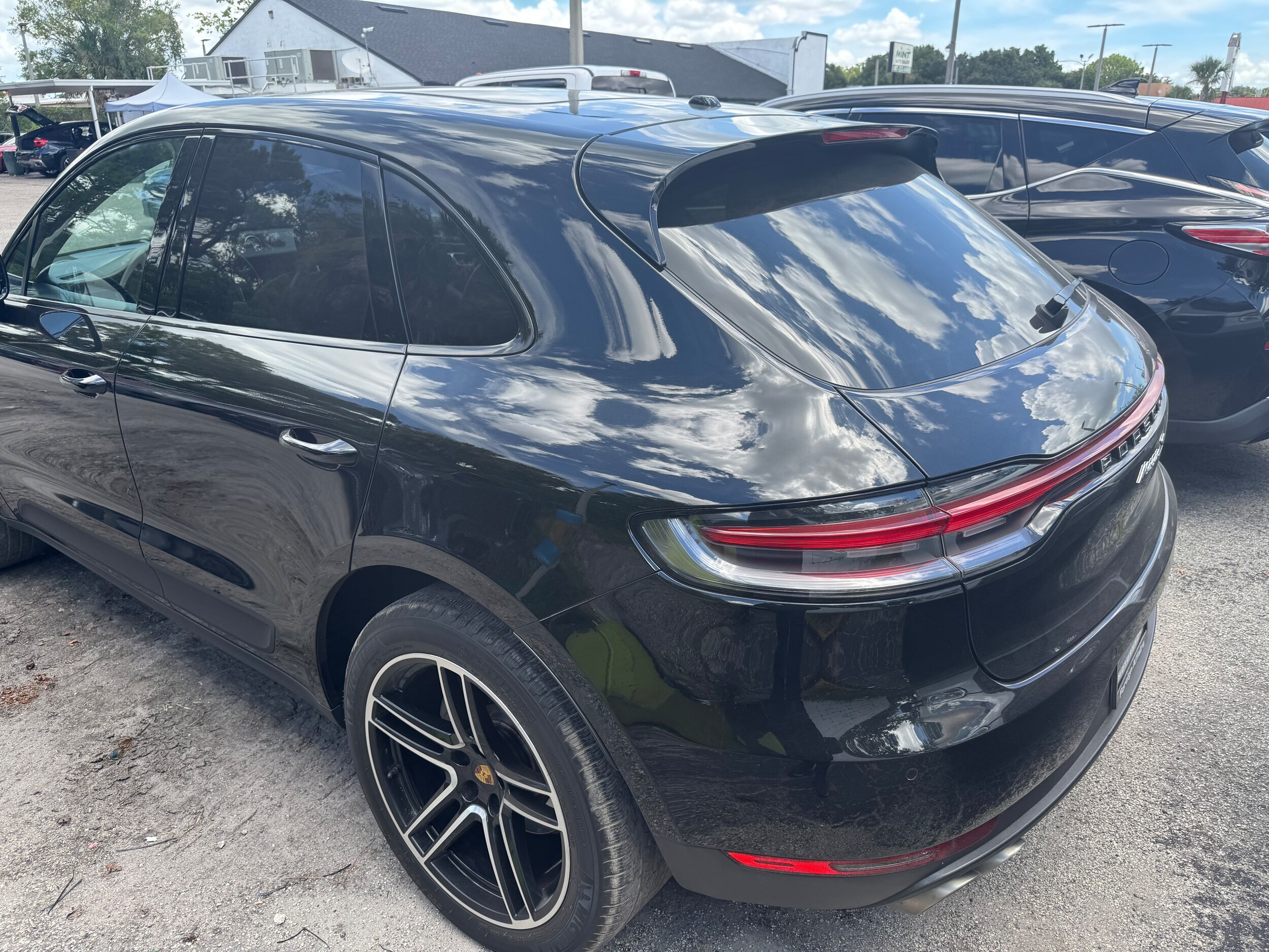 2021 Porsche Macan S photo 2