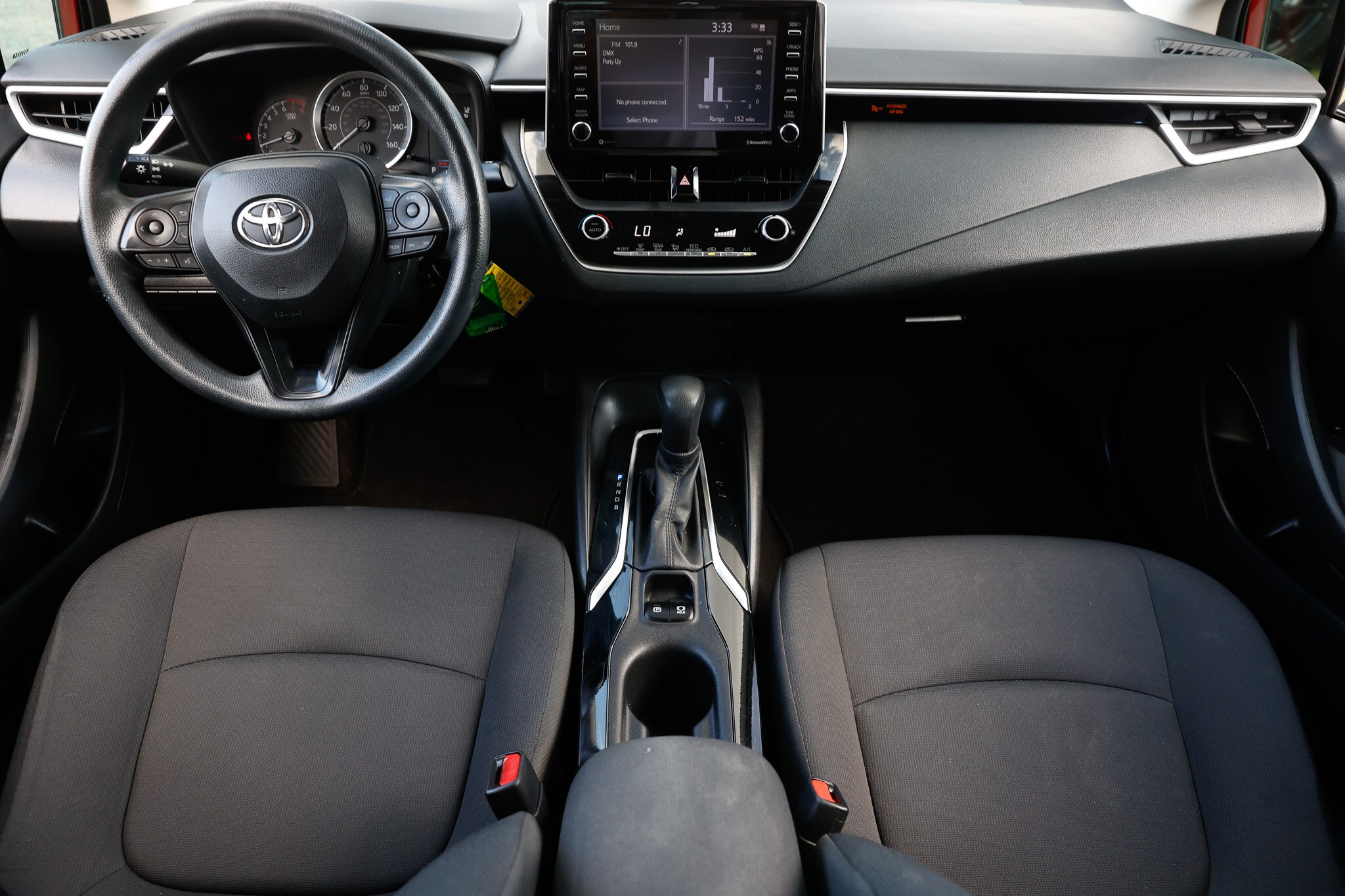 2021 Toyota Corolla LE photo 2