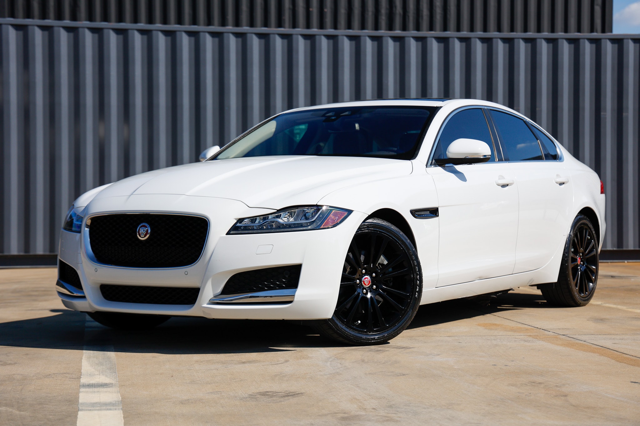 White 2018 Jaguar XF 25t Prestige RWD Sedan Rear-Wheel Drive Automatic