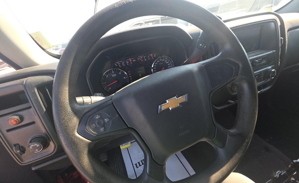 2019 Chevrolet Silverado 1500 Custom photo 2