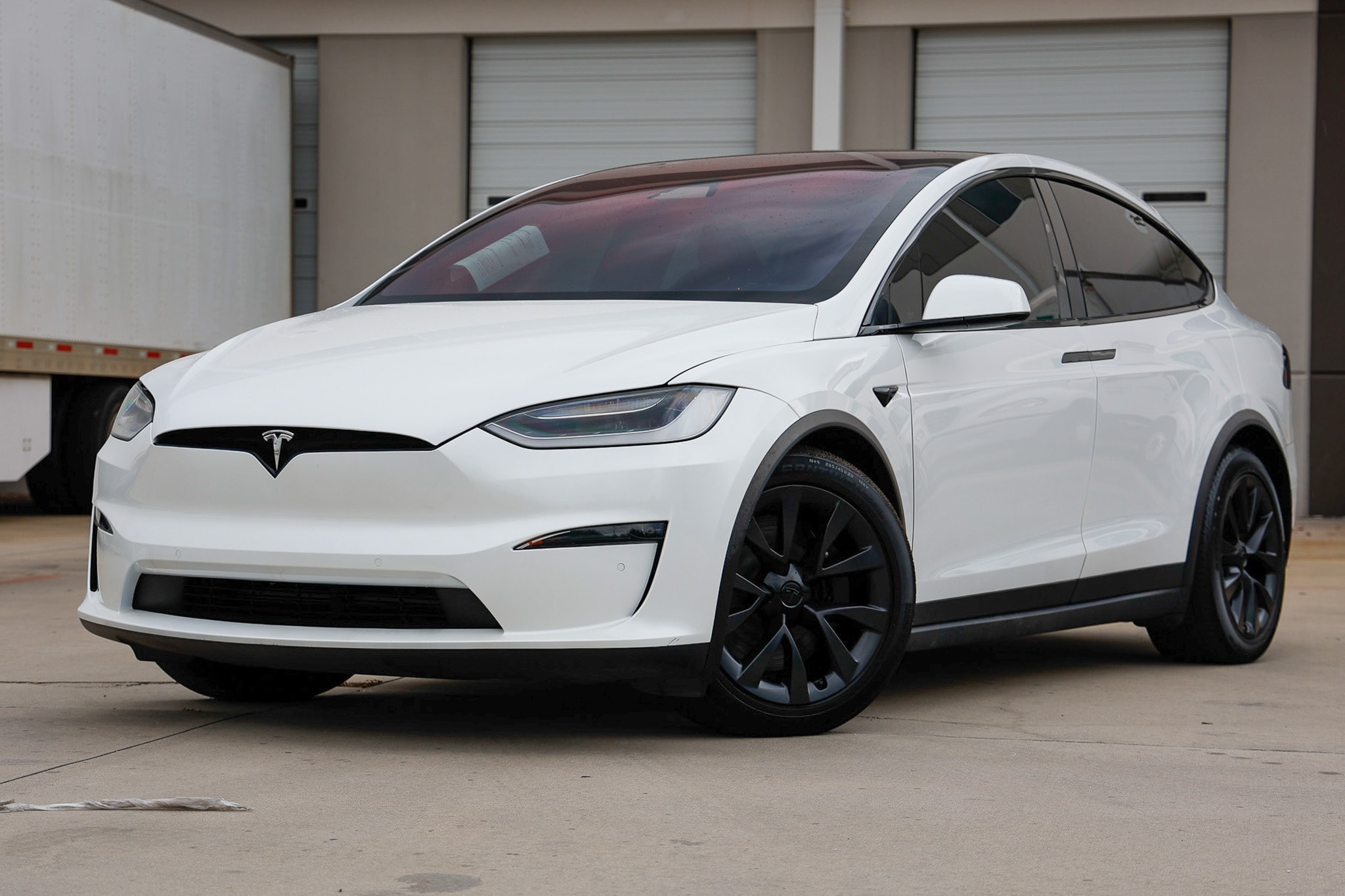 2022 Tesla Model X Long Range's photo