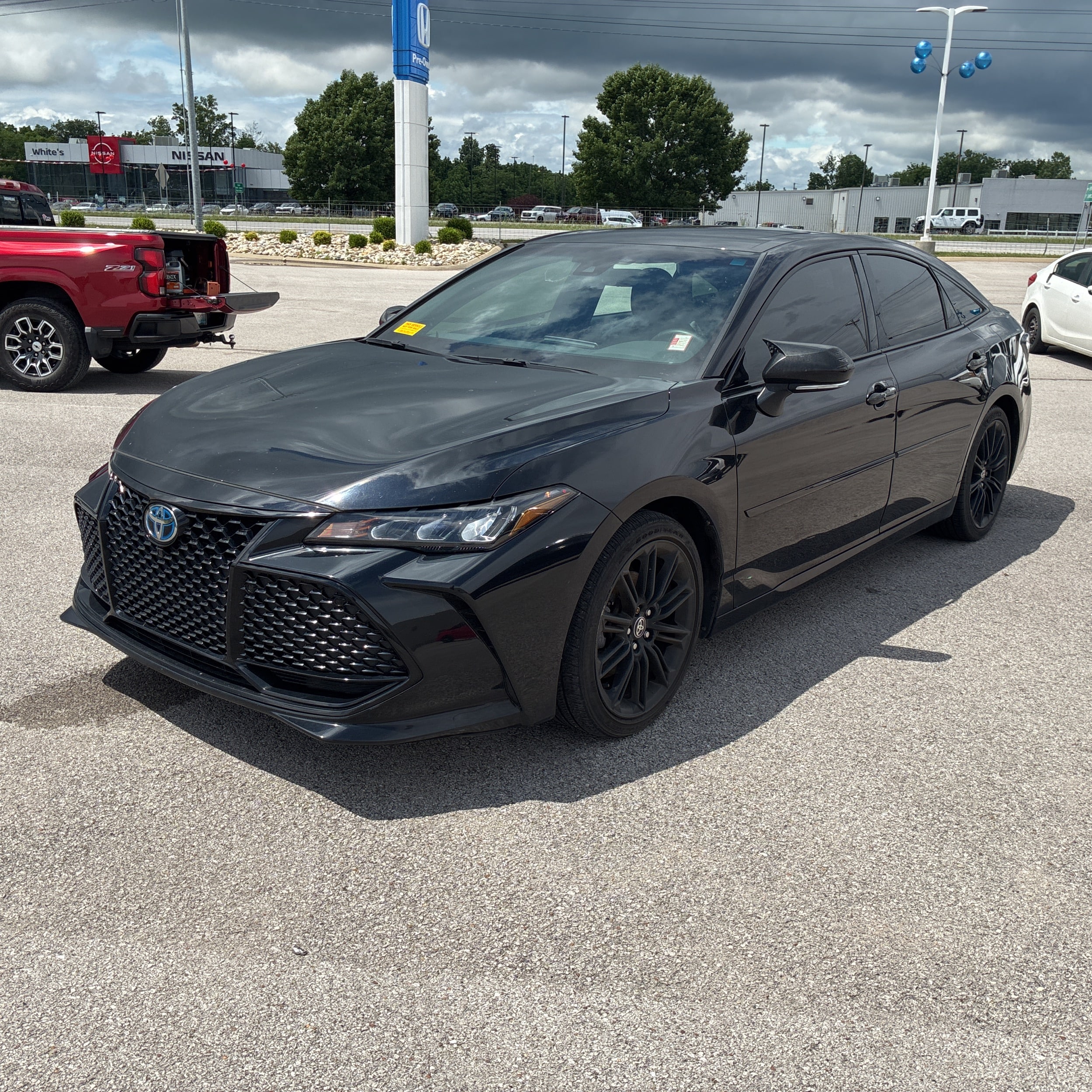 2022 Toyota Avalon XSE Nightshade Hybrid's photo