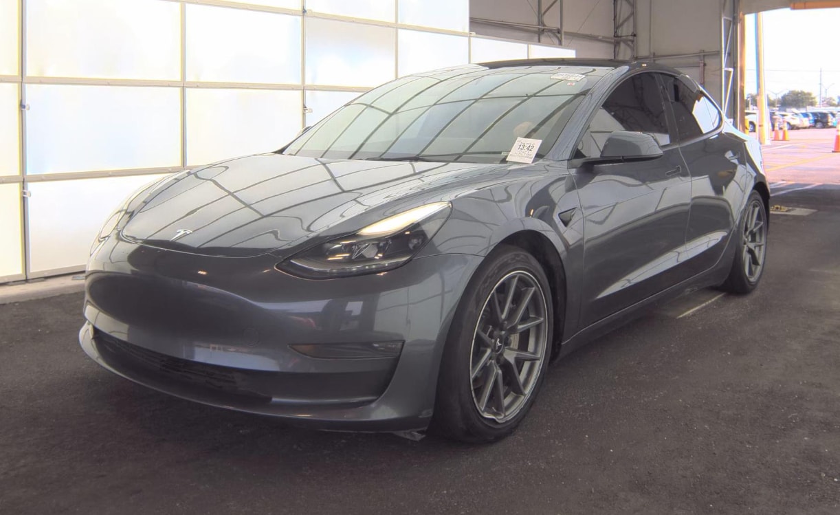2023 Tesla Model 3 -'s photo