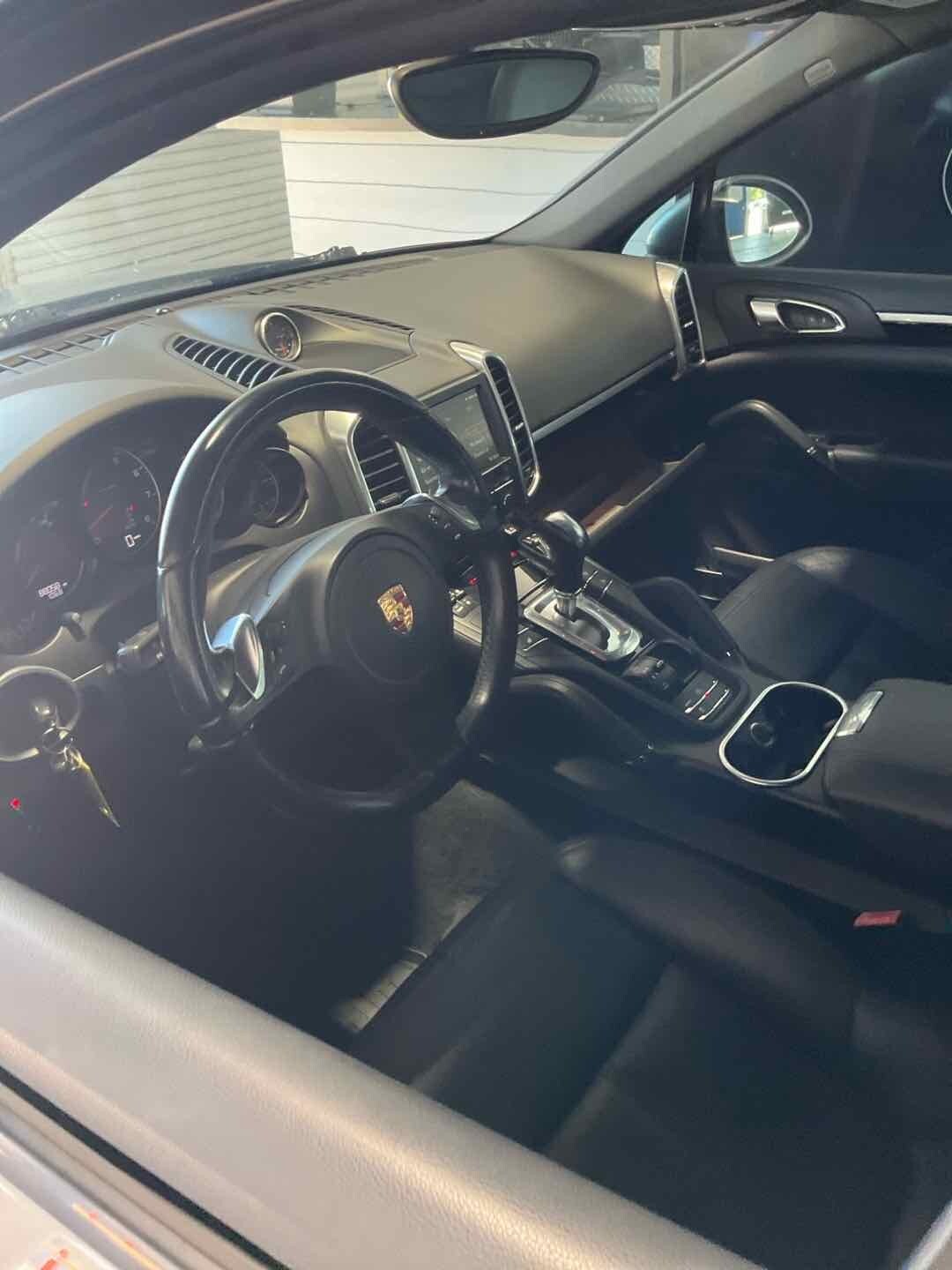 2014 Porsche Cayenne Platinum Edition photo 2