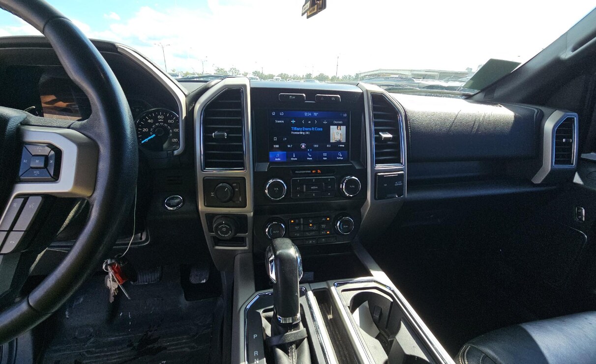 2019 Ford F-150 Lariat photo 2