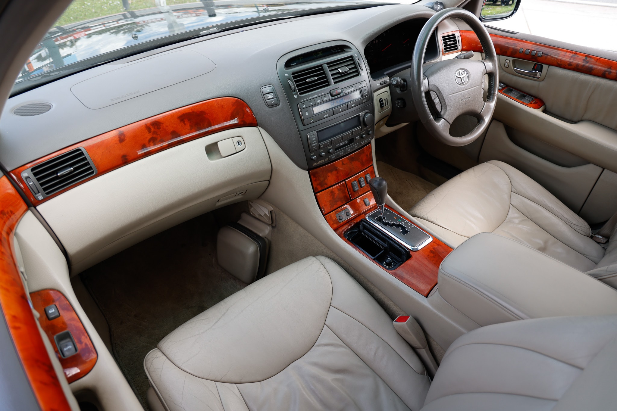 2000 Toyota Celsior JDM car for sale — photo 19 of 25