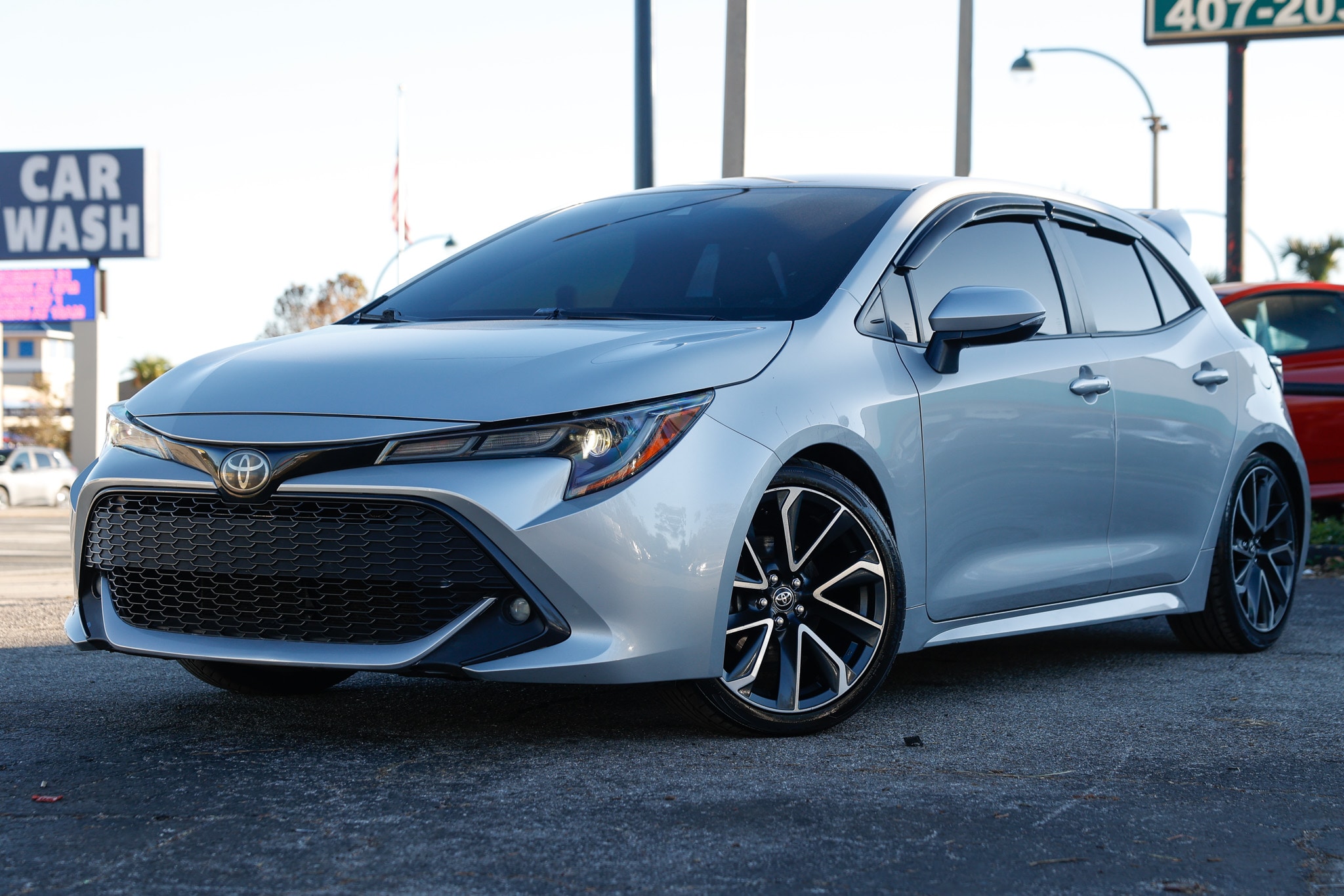 2019 Toyota Corolla Hatchback SE's photo