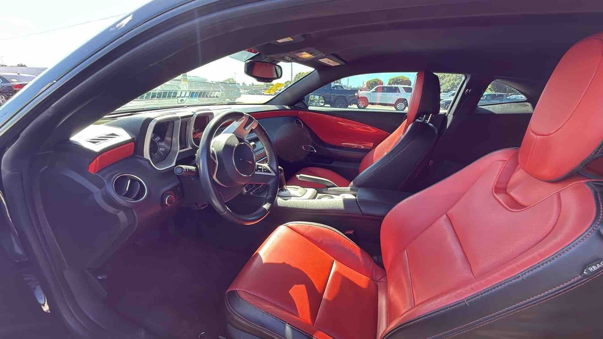 2011 Chevrolet Camaro 2LT photo 2