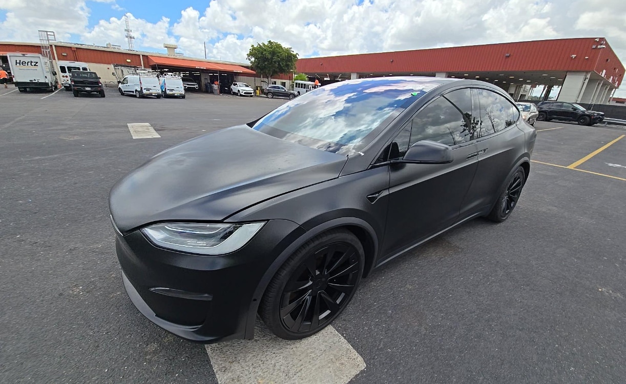 2022 Tesla Model X Long Range's photo