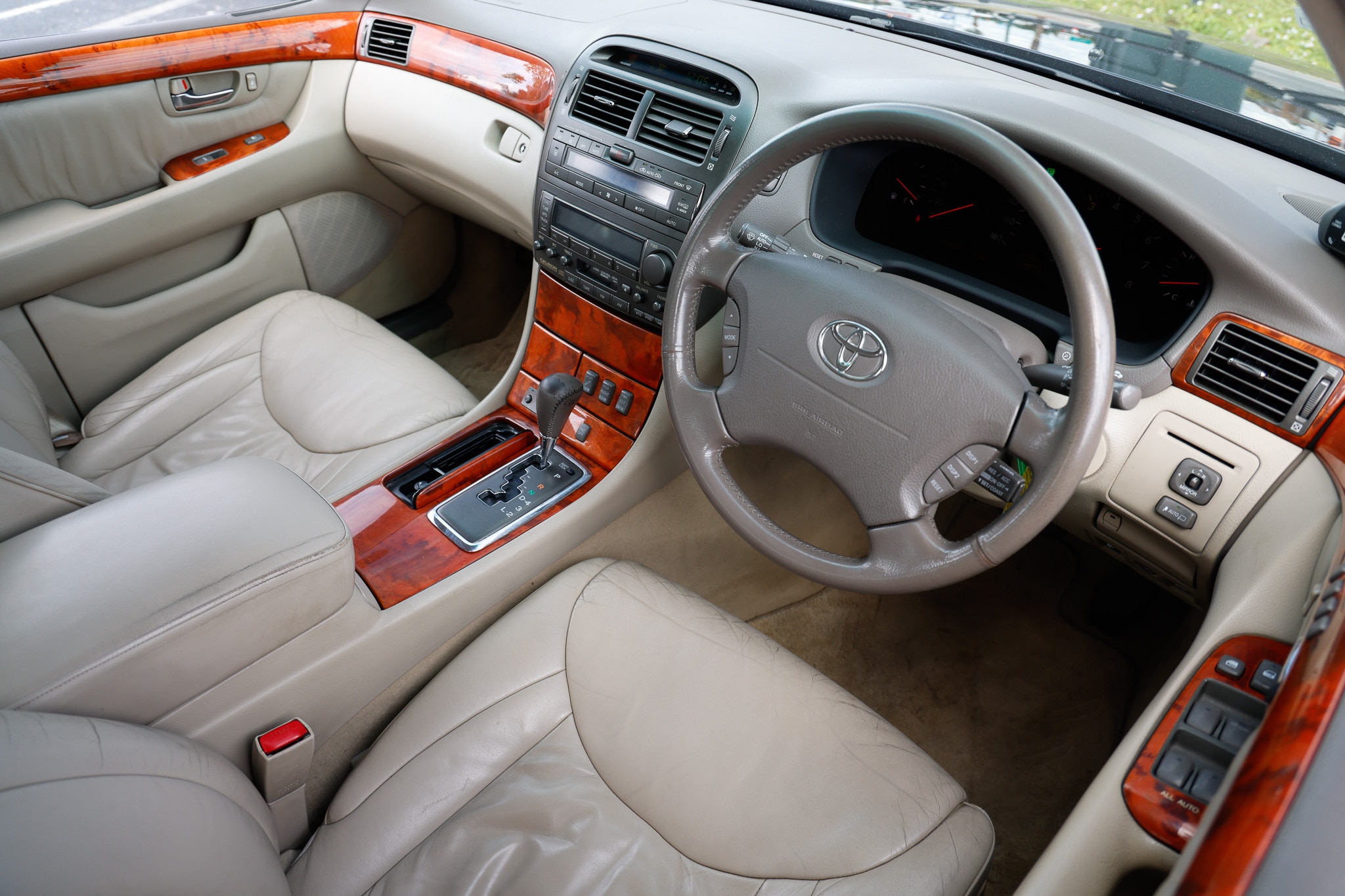 2000 Toyota Celsior JDM car for sale — photo 6 of 25