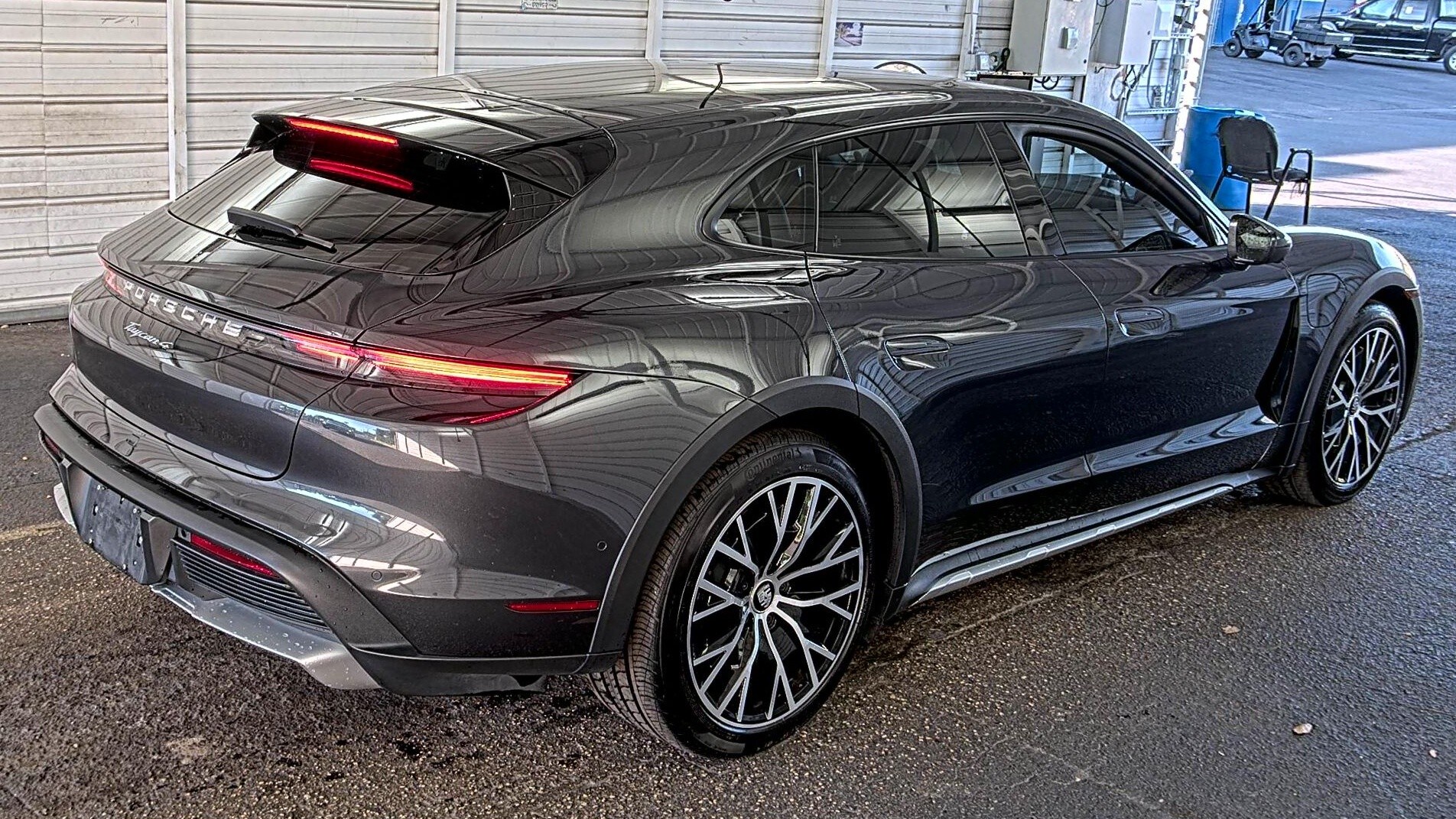 2023 Porsche Taycan Cross Turismo 4 photo 2