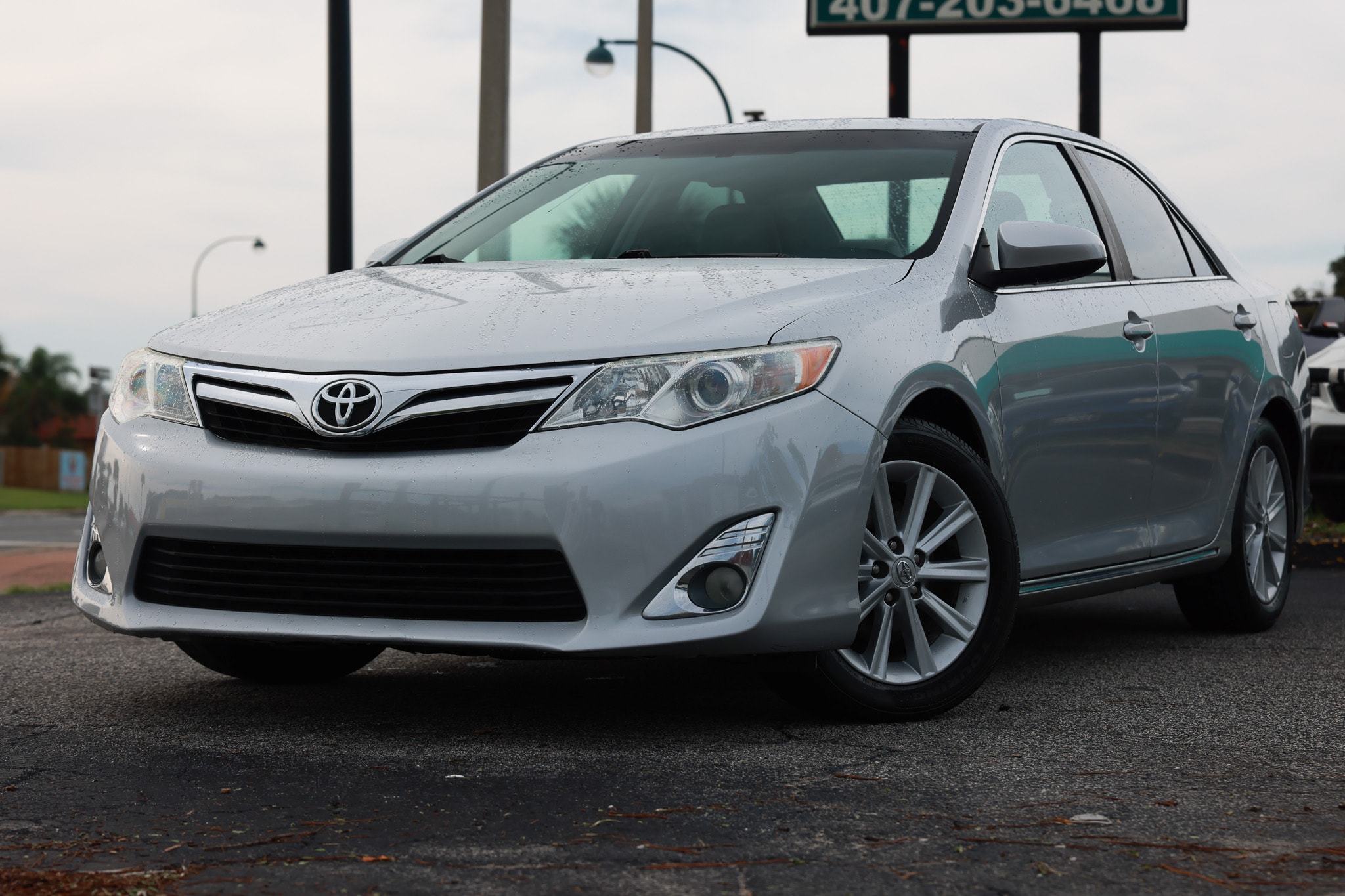 Silver 2013 Toyota Camry Sedan Front-Wheel Drive 6-Speed Automatic
