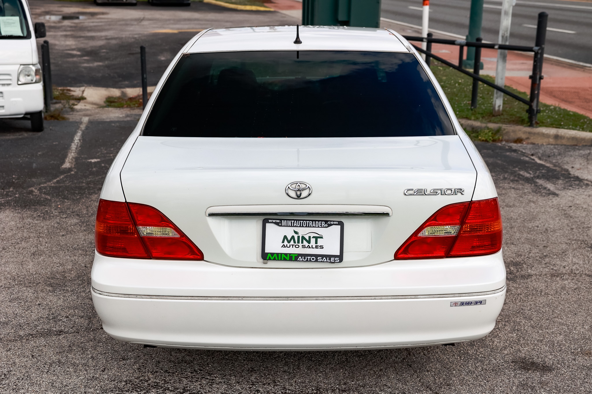 2000 Toyota Celsior JDM car for sale — photo 11 of 25