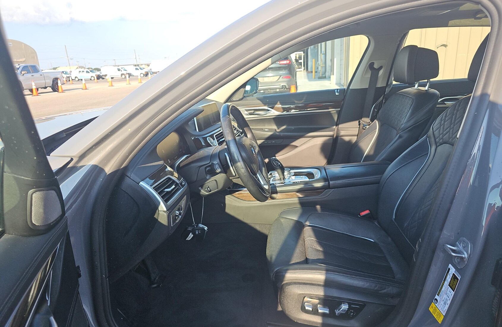 2022 Bmw 740i photo 2