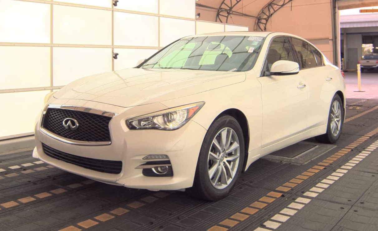 2016 INFINITI Q50 Premium's photo