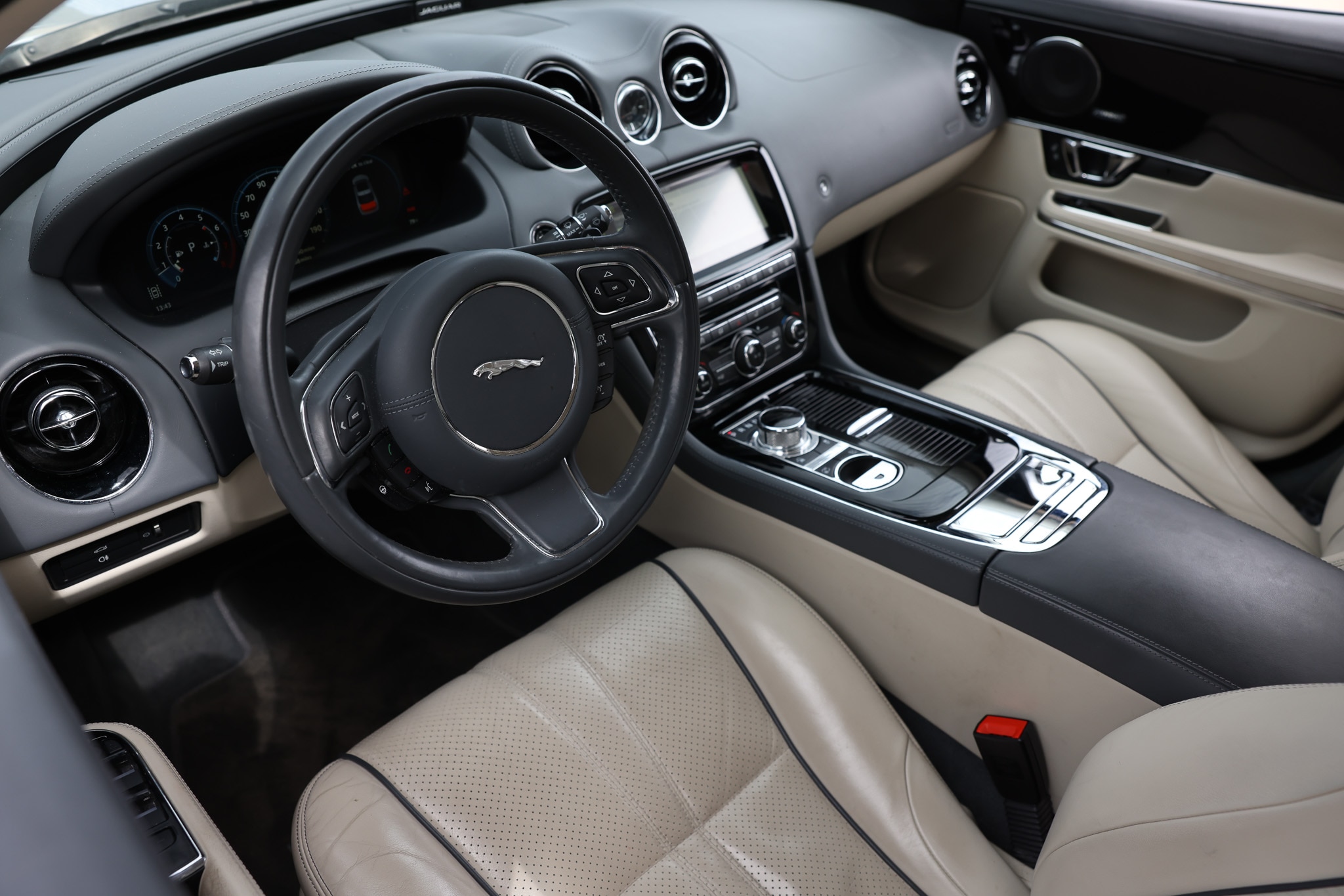 2019 Jaguar XJ R-Sport - Photo 6