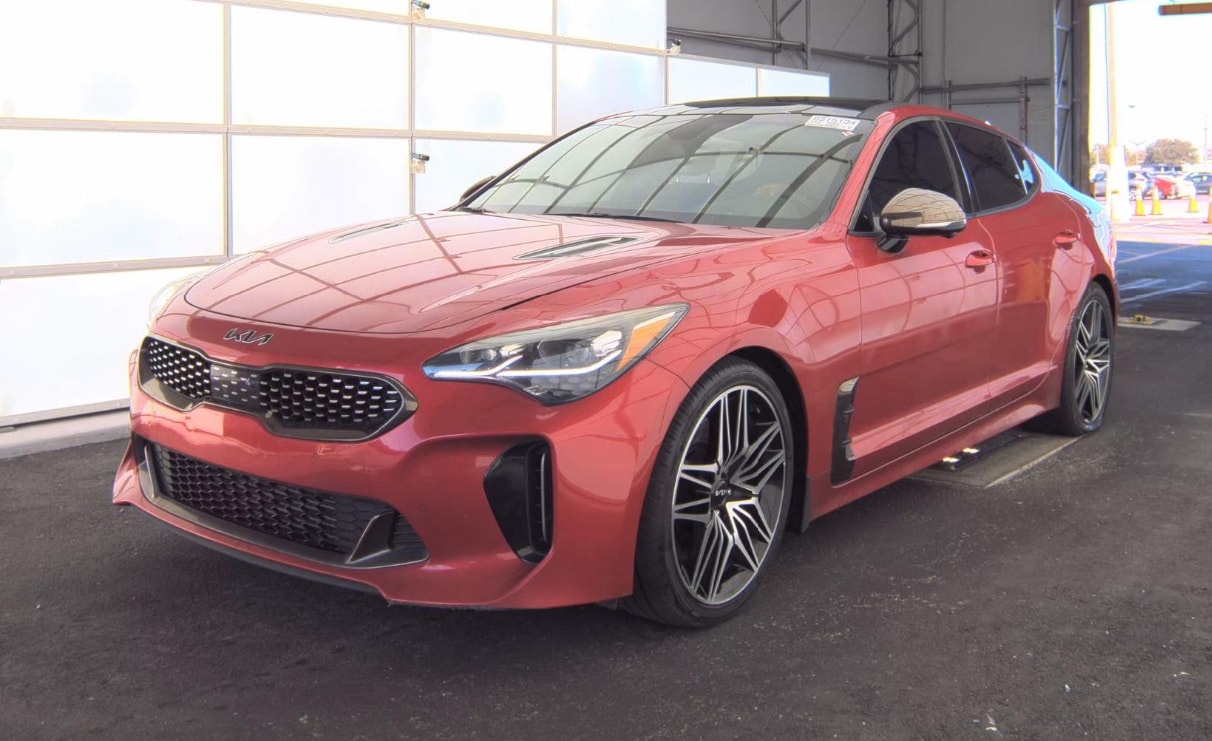 2022 Kia Stinger GT2's photo