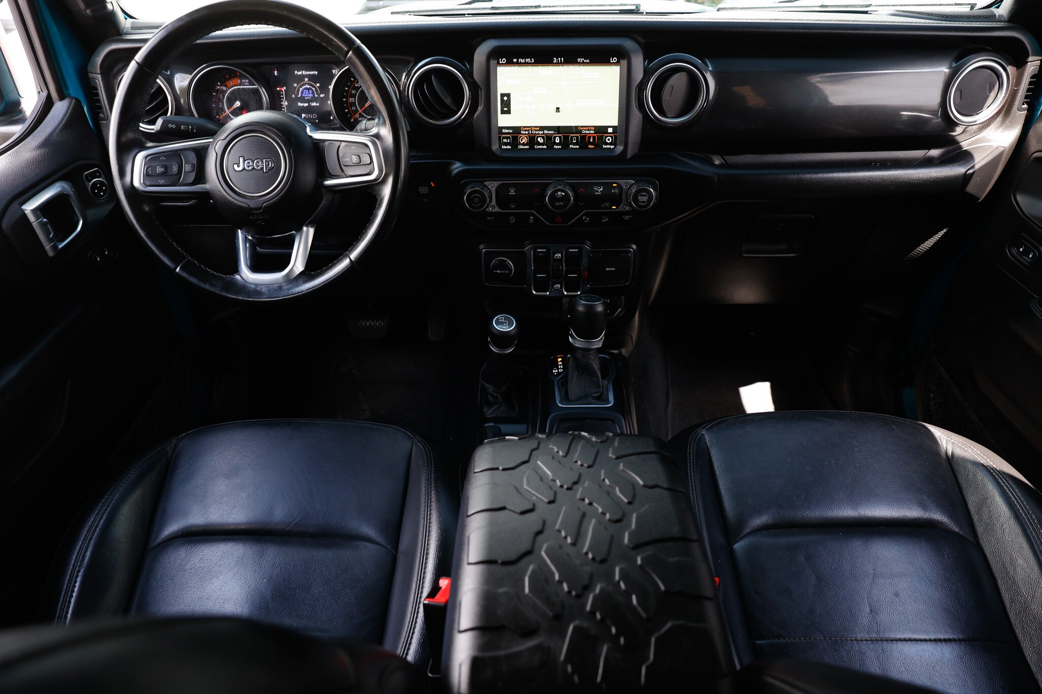 2020 Jeep Wrangler Unlimited Sahara Altitude photo 2