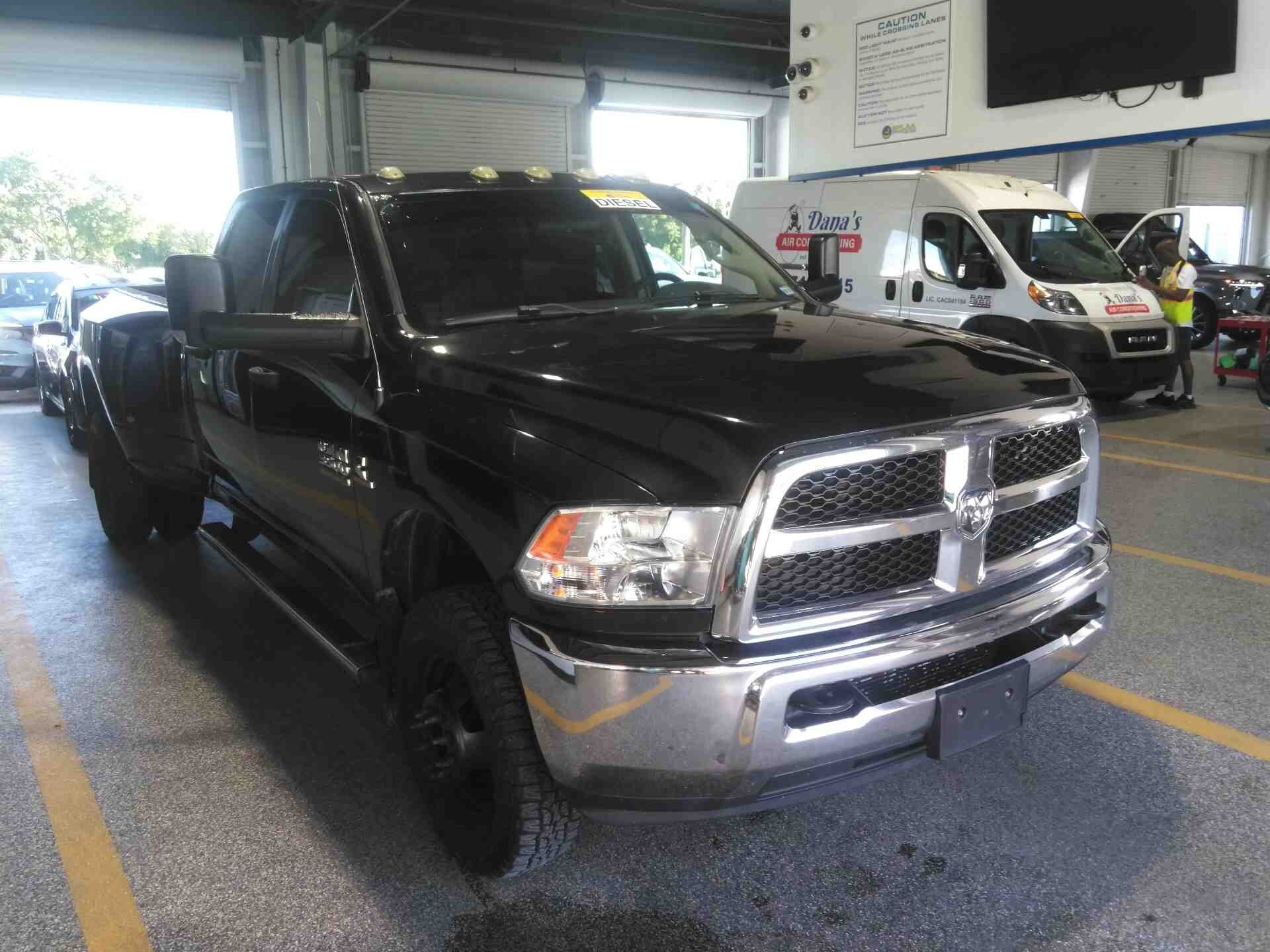 2018 Ram 3500 Tradesman photo 2