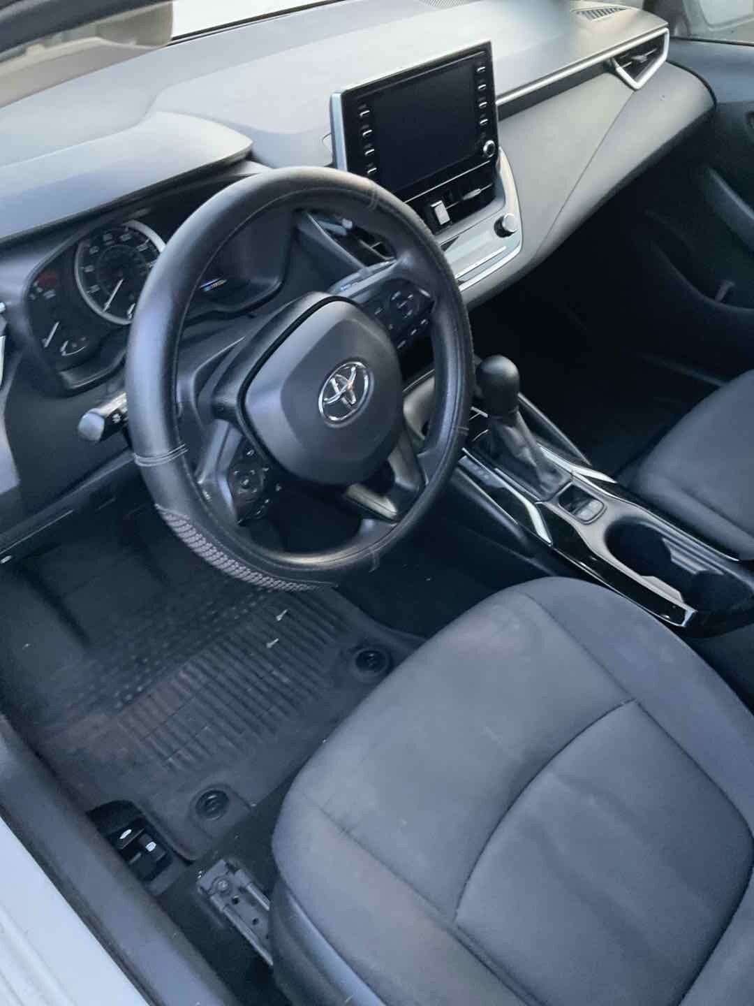 2020 Toyota Corolla LE photo 2