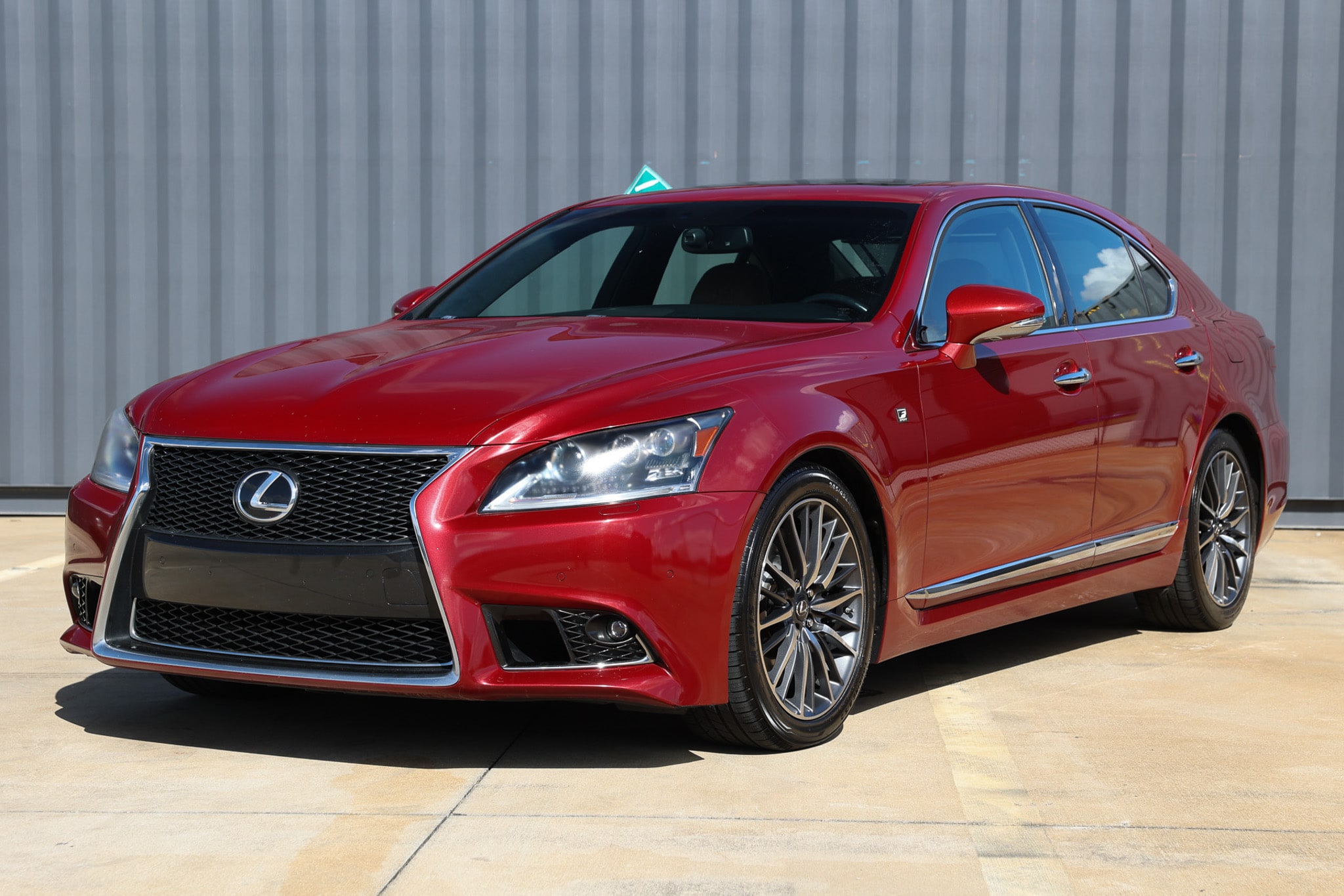 View vehicle photo 4