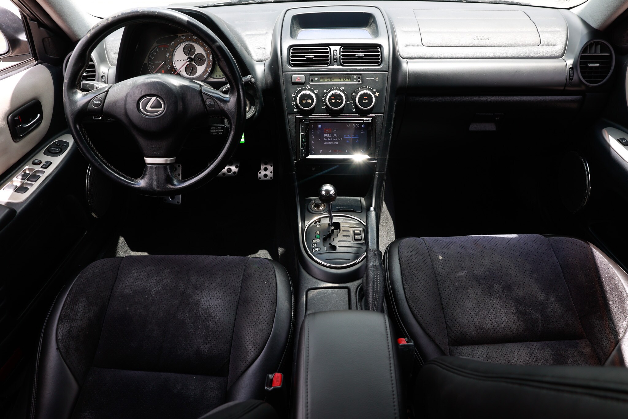 2004 Lexus IS 300 photo 2