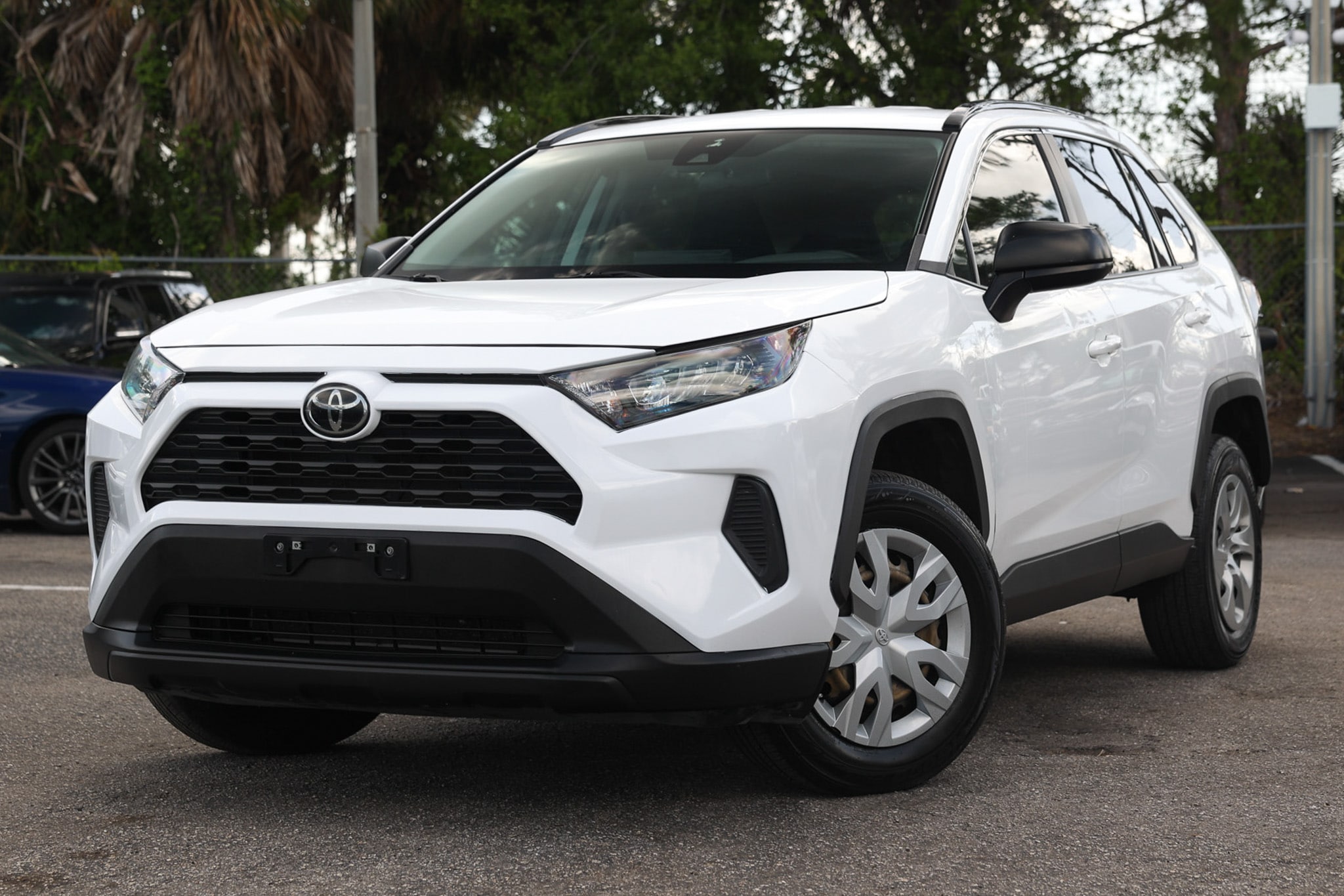 White 2021 Toyota RAV4 LE FWD SUV / Crossover Front-Wheel Drive 8-Speed Automatic
