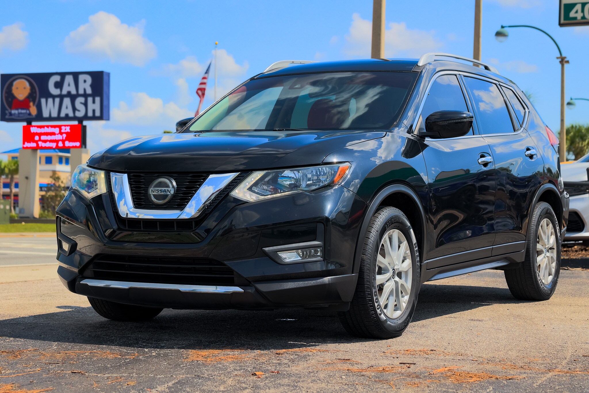 2019 Nissan Rogue SV photo 2