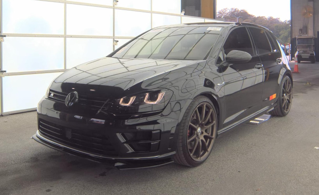 2017 Volkswagen Golf R R's photo