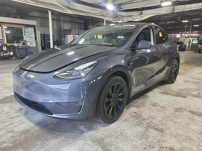 2023 Tesla Model Y Long Range Dual Motor All-Wheel Drive's photo