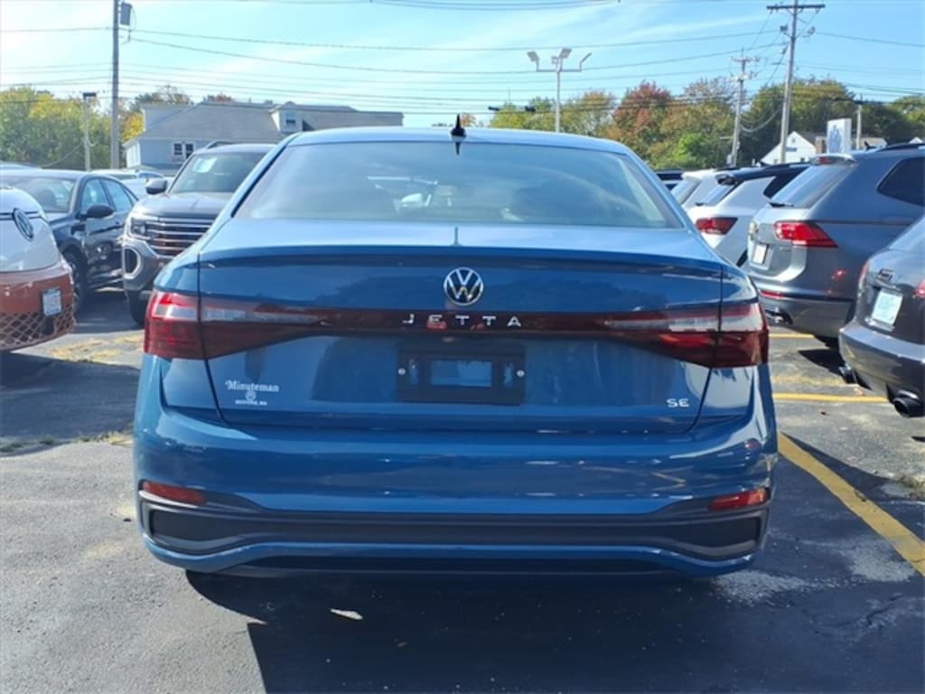 New 2025 Volkswagen Jetta 1.5T SE Sedan
