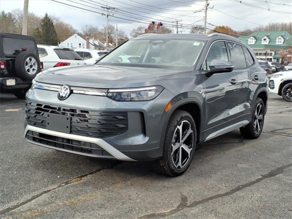 New 2025 Volkswagen Tiguan 2.0T SE SUV