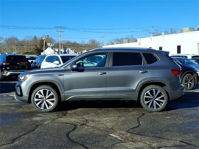 Certified 2022 Volkswagen Taos SE with VIN 3VVRX7B2XNM030459 for sale in Bedford, MA