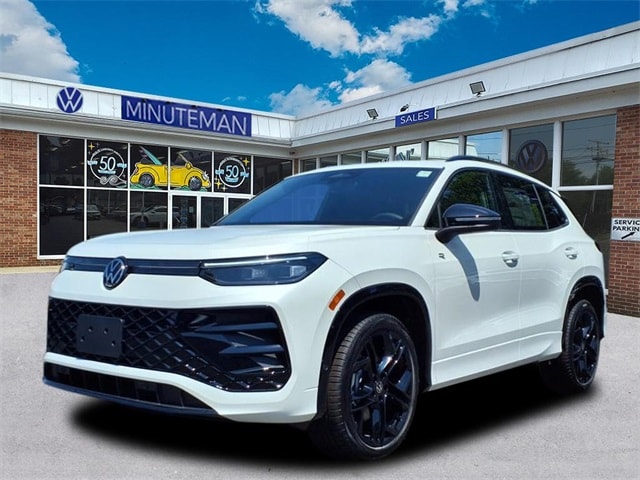 2025 Volkswagen Tiguan SE R-LINE BLACK's photo