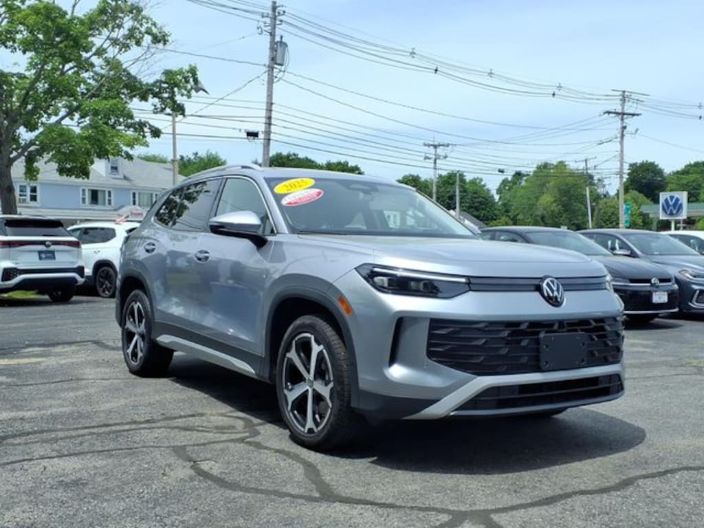 Certified 2025 Volkswagen Tiguan 2.0T SE SUV