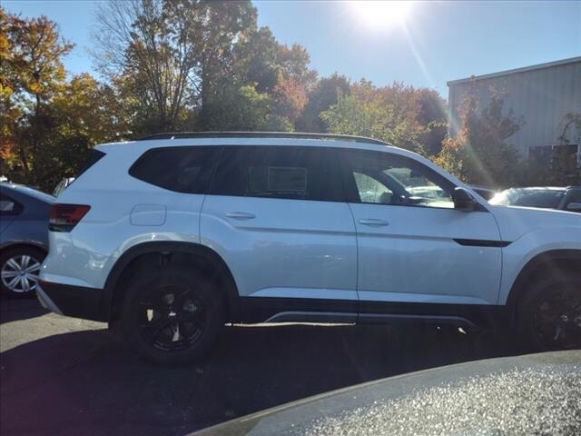 2024 Volkswagen Atlas Peak Edition SEL photo 4