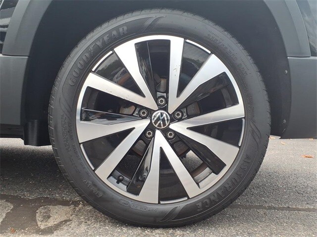 2022 Volkswagen Taos SE photo 3