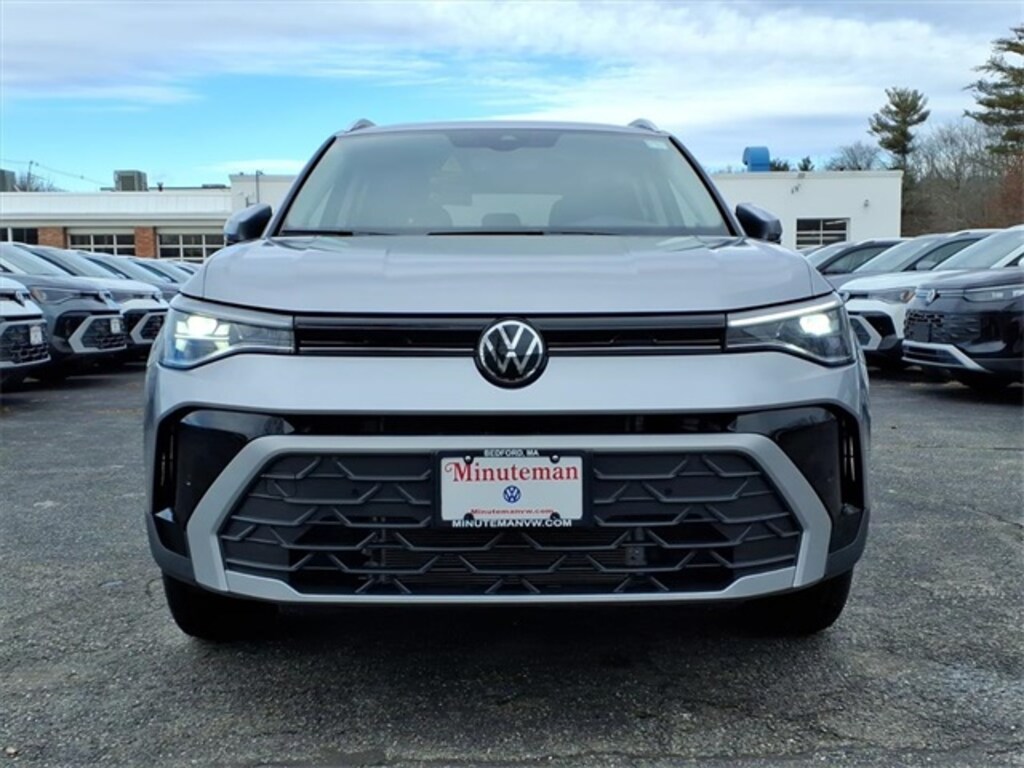 New 2026 Volkswagen Taos 1.5T SE SUV