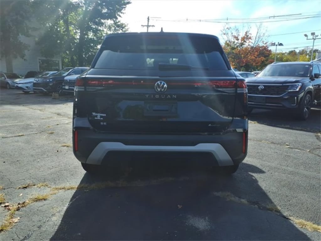 New 2025 Volkswagen Tiguan 2.0T SE SUV