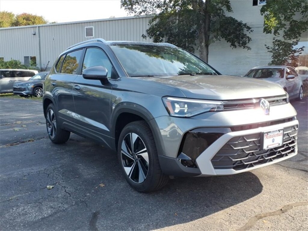 New 2025 Volkswagen Taos 1.5T SE SUV