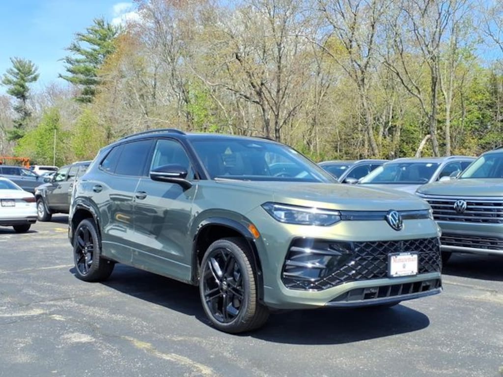 New 2026 Volkswagen Tiguan 2.0T SE R-Line Black SUV