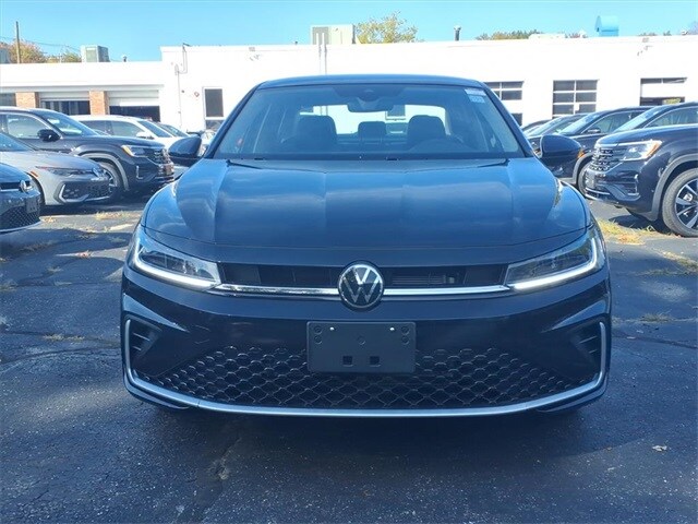 2025 Volkswagen Jetta 1.5T SE photo 2