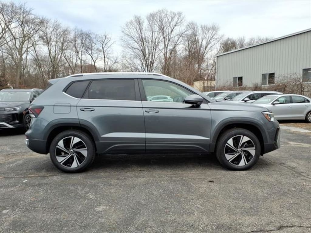 New 2026 Volkswagen Taos 1.5T SE SUV