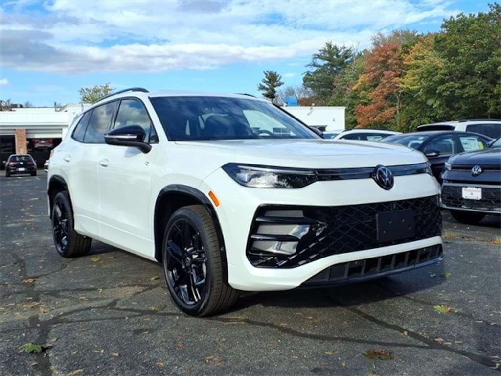 New 2025 Volkswagen Tiguan 2.0T SE R-Line Black SUV
